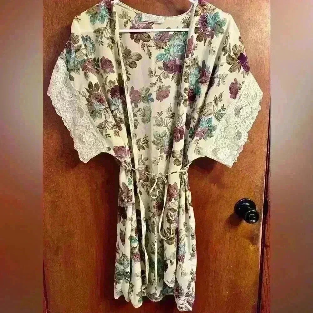 Val Mode vintage lace floral sheer robe